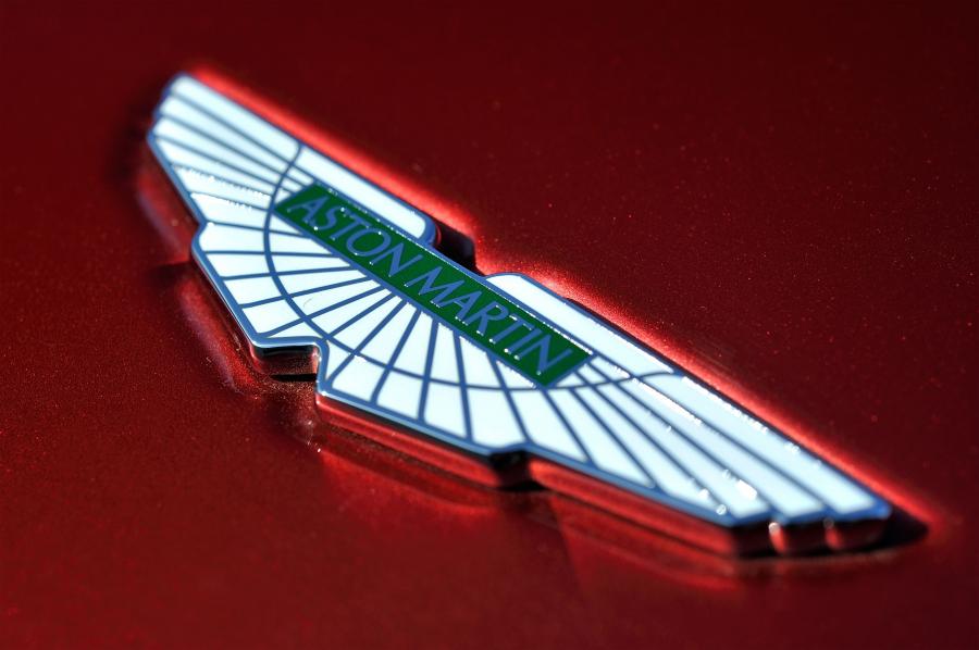 Логотип Aston Martin Rapide S 2013 года  (фото 13 из 69)